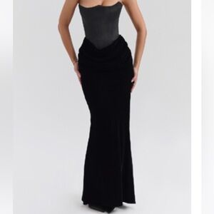 House of CB Persephone dress
Size L (bigger cup) worn once. gift packaging.